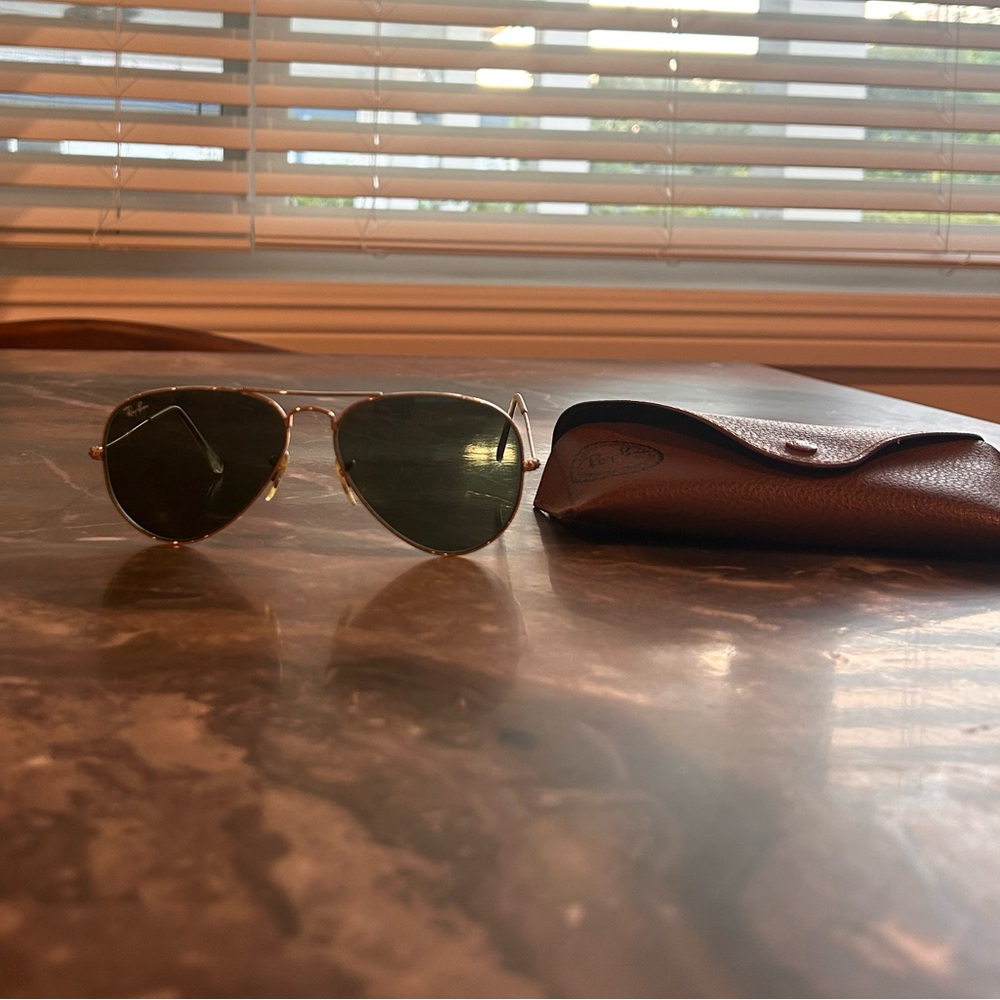Medium Rayban Aviators with Gold Metal Frame. With case.